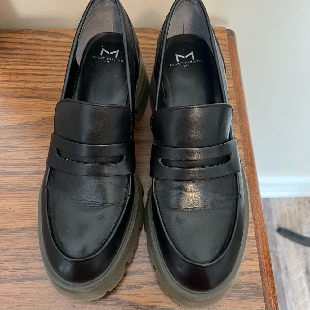 Marc Fisher Black smooth leather women’s platform lug sole penny Loafers size 9